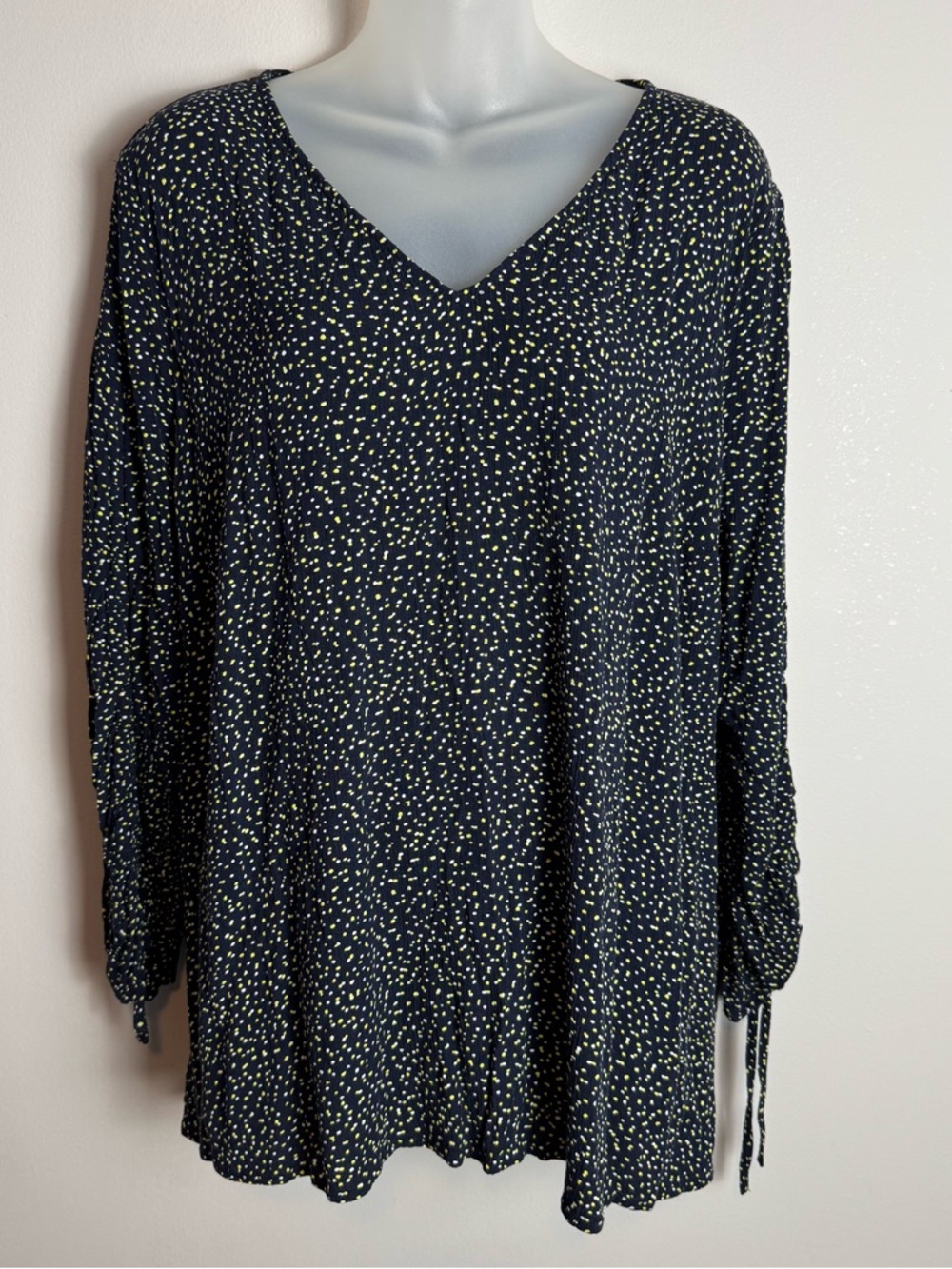 Lane Bryant Navy Blue V Neck Ruched Sleeve Polka Dot Blouse Size 20
